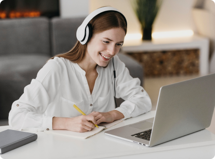 teacher-talking-with-her-students-online 3
